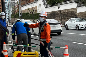 大阪市浪速区での交通誘導警備の写真3