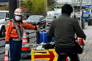 大阪市浪速区での交通誘導警備の写真4