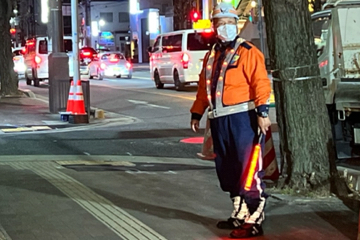 大阪府吹田市内本町での交通誘導警備の写真2