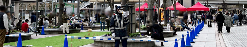 守口市のお祭りイベントで雑踏警備にあたる警備員1