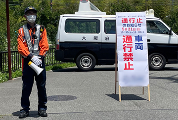 ツアーオブジャパン2023堺ステージで交通規制中の警備員3