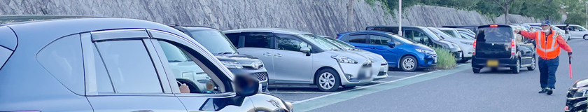 神戸市のイベント会場の駐車場で交通誘導警備中の警備員1(2023.09.05)