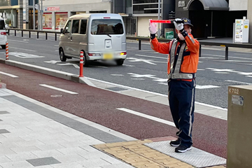 西宮市の店舗駐車場での交通誘導警備の様子(2023.09.09)