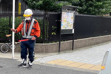 天王寺のマンション新築工事現場での交通誘導警備中の警備員2(2023.09.22)