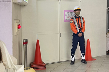 鶴橋駅での通行者保全の様子(2023.09.11)