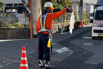 東大阪市のガス管取替工事現場での交通誘導警備の様子(2023.11.08)