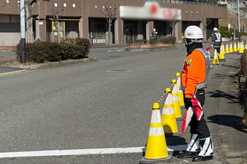 奈良市のガス管新設工事現場で交通誘導警備中の警備員2（2024.01.23）