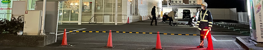 神戸市の店舗駐車場で案内業務中の警備員1（2024.01.31）