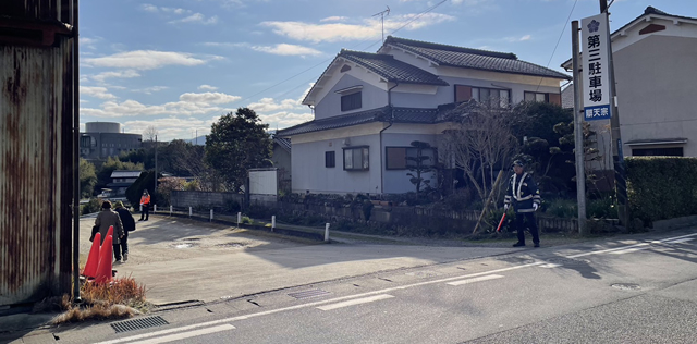 辯天宗総本山如意寺で警備中のアーバン警備保障の警備員