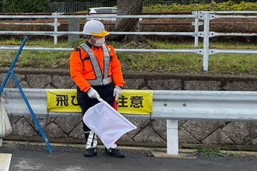 京都市内のガス管取替工事現場での交通誘導警備中の警備員2(2024.02.06)