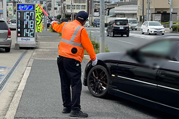 大東市のガソリンスタンドのイベントでの交通誘導警備の様子(2024.06.08)