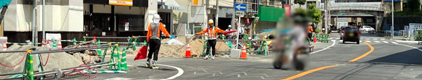 守口市の電気通信設備工事現場で交通誘導警備中の警備員1(2024.06.07)