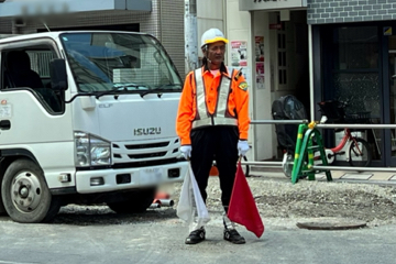 守口市の電気通信設備工事現場で交通誘導警備中の警備員2(2024.06.07)