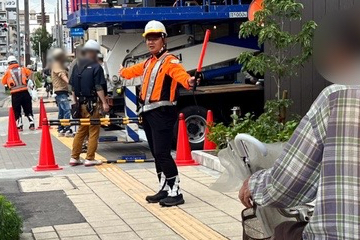 城東区の看板新設工事現場での交通誘導警備の様子(2024.07.02)