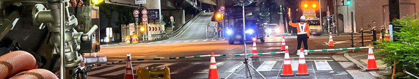 大阪市北区のガス管取替え工事現場で交通誘導警備中の警備員1(2024.07.12)