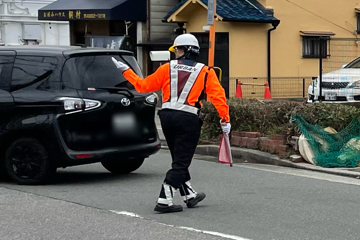 尼崎市のガス管新設工事現場での交通誘導警備の様子(2025.03.28)