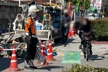 神戸市のガス管取替工事現場での交通誘導警備の様子(2025.06.04)