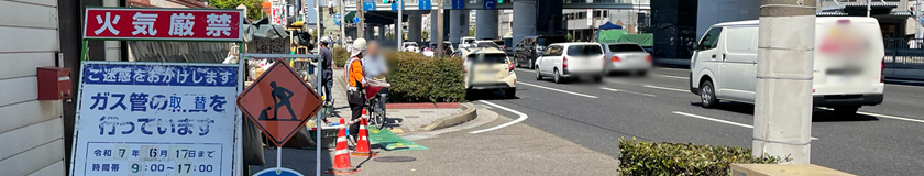 神戸市のガス管取替工事現場で交通誘導警備をする警備員1(2025.06.04)