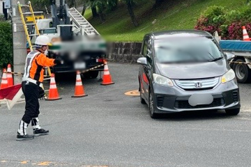 奈良市の信号機改良工事現場での交通誘導警備の様子(2025.05.29)