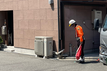 東大阪の建築現場で交通誘導警備中の警備員2(2025.06.30)