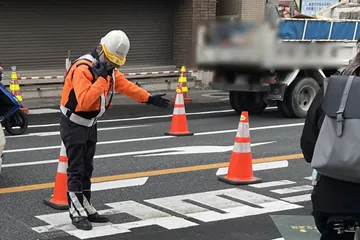 豊中市の電線共同溝整備工事での交通誘導警備の様子(2026.01.30)