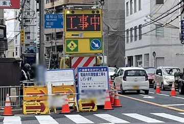 豊中市の電線共同溝整備工事での交通誘導警備中の警備員4(2026.01.30)