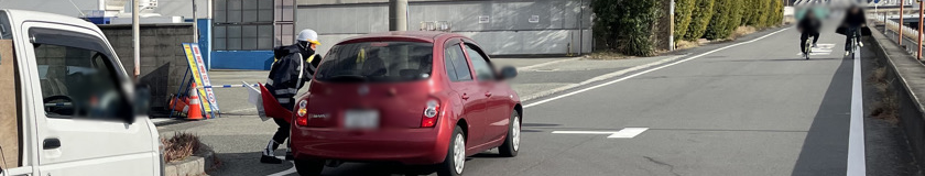 吹田市のガス管新設工事現場で交通誘導警備をする警備員1(2026.01.23)